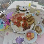 Milena Bed & Breakfast 4*