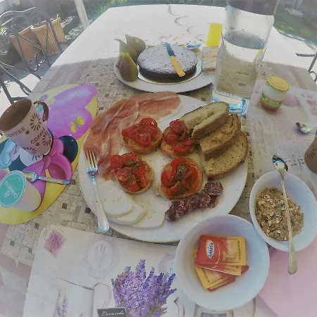 Milena Bed & Breakfast 4*